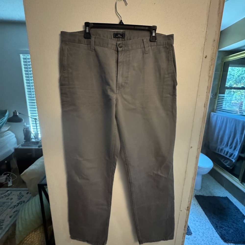 Dockers Men's Gray Straight-Fit Chinos